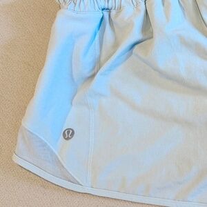 Lululemon Hotty Hot LR Short, Size 6, 2.5" inseam